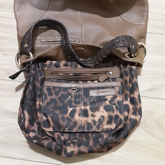 B. Makowsky Brown Leather Shoulder Bag. - Picture 11 of 15